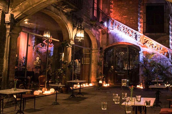 Tapas, Wine and Flamenco Private Tour in Barcelona - Plaça Reial and the start in Ciutat Vella