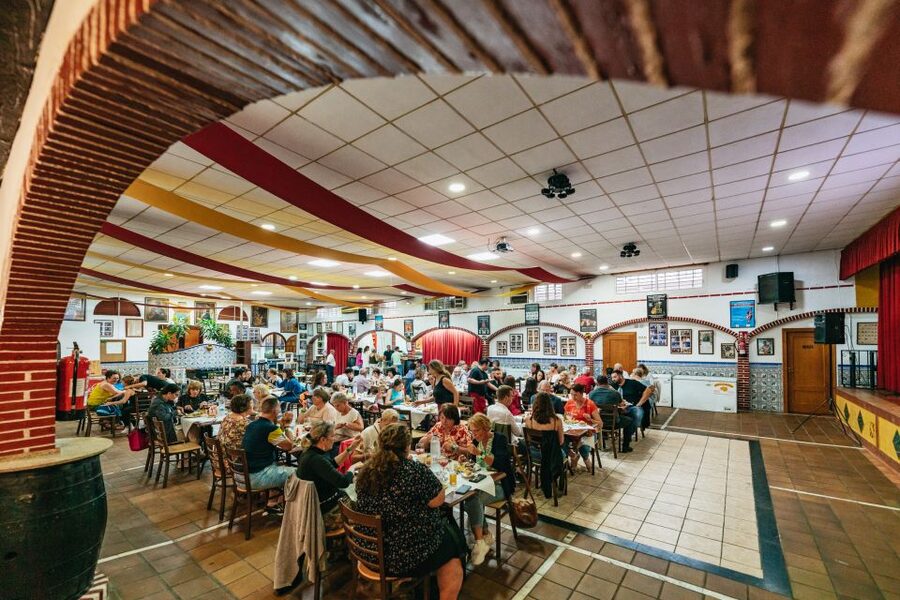 Torremolinos: Flamenco Show with Dinner and Drinks - Dinner first, with drinks until the curtain