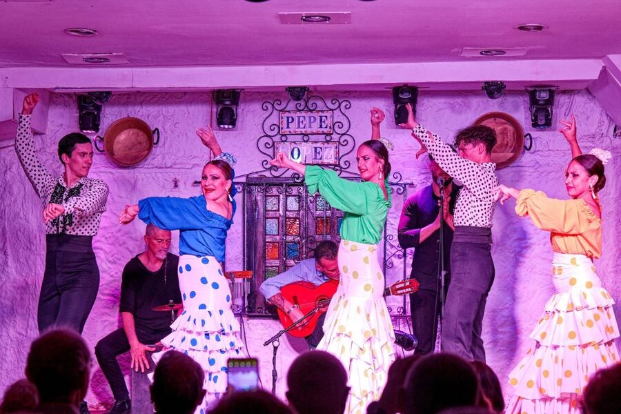 Torremolinos: Flamenco Show with Drinks - The dancing: emotion first, explanation second
