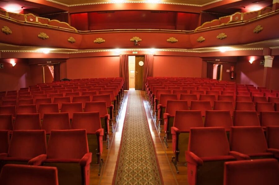 Valencia: Flamenco Show TEATRE TABLAO FLAMENCO in Teatro Talia - Who will enjoy this performance most?