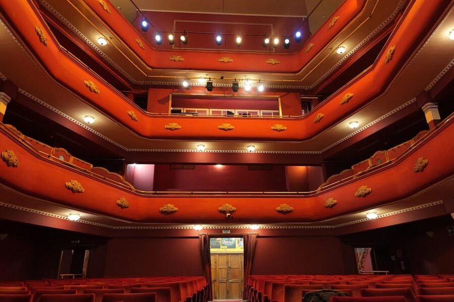Valencia: Flamenco Show TEATRE TABLAO FLAMENCO in Teatro Talia - What the performance feels like
