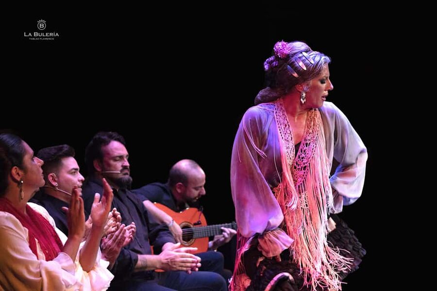 Valencia: Flamenco Show with Dinner at La Bulería - Service, atmosphere, and group suitability