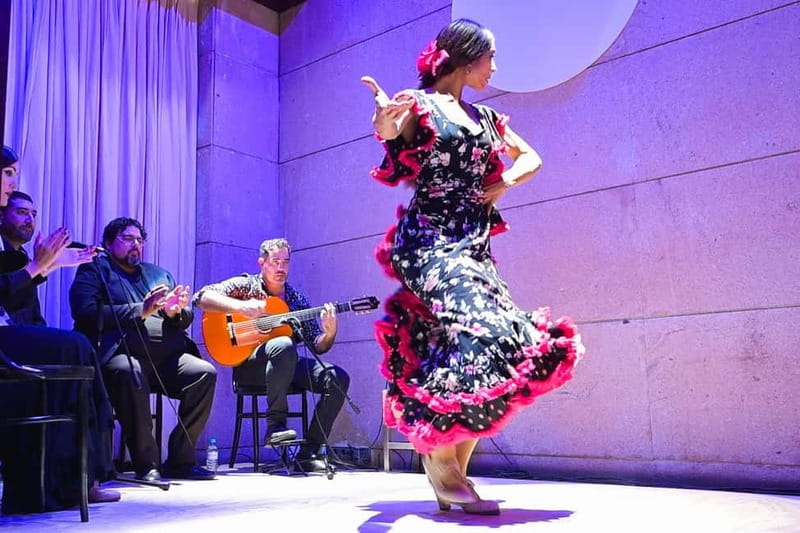 Valencia: La Linterna Flamenco Show - Who Will Enjoy This Show Most?