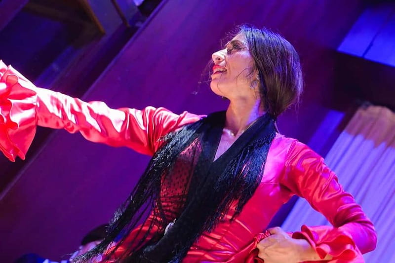 Valencia: La Linterna Flamenco Show - The Music: Guitar, Voice, and Percussion